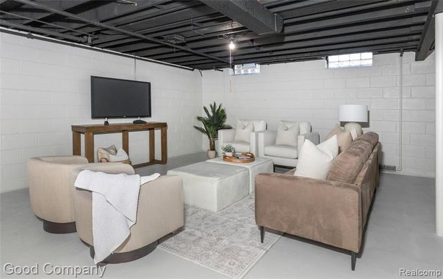 2135 Vinsetta Boulevard, Royal Oak, MI 48073