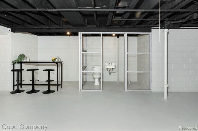 2135 Vinsetta Boulevard, Royal Oak, MI 48073