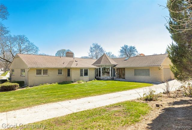 2135 Vinsetta Boulevard, Royal Oak, MI 48073