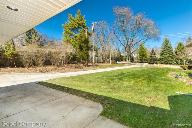 2135 Vinsetta Boulevard, Royal Oak, MI 48073