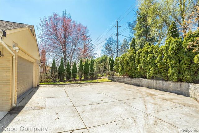 2135 Vinsetta Boulevard, Royal Oak, MI 48073