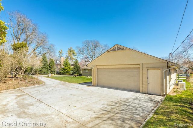 2135 Vinsetta Boulevard, Royal Oak, MI 48073