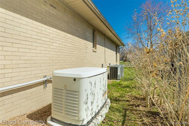 2135 Vinsetta Boulevard, Royal Oak, MI 48073