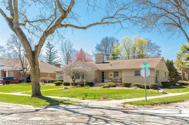2135 Vinsetta Boulevard, Royal Oak, MI 48073