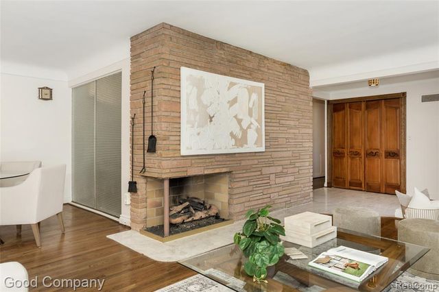 2135 Vinsetta Boulevard, Royal Oak, MI 48073