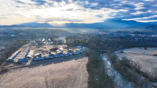 712 Snowflower Circle, Pigeon Forge, TN 37863