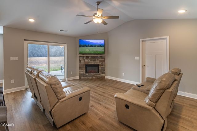 712 Snowflower Circle, Pigeon Forge, TN 37863