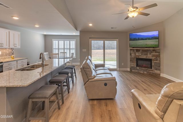 712 Snowflower Circle, Pigeon Forge, TN 37863