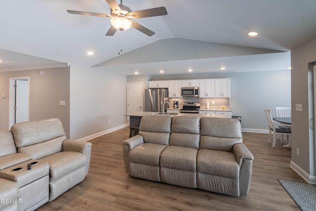 712 Snowflower Circle, Pigeon Forge, TN 37863