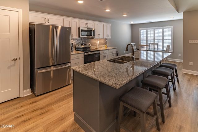 712 Snowflower Circle, Pigeon Forge, TN 37863