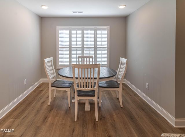 712 Snowflower Circle, Pigeon Forge, TN 37863