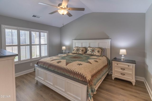 712 Snowflower Circle, Pigeon Forge, TN 37863