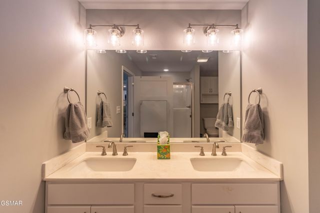 712 Snowflower Circle, Pigeon Forge, TN 37863