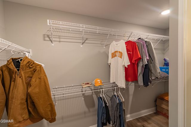 712 Snowflower Circle, Pigeon Forge, TN 37863