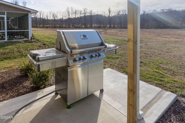 712 Snowflower Circle, Pigeon Forge, TN 37863