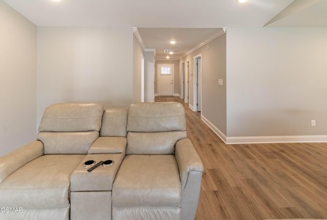 712 Snowflower Circle, Pigeon Forge, TN 37863