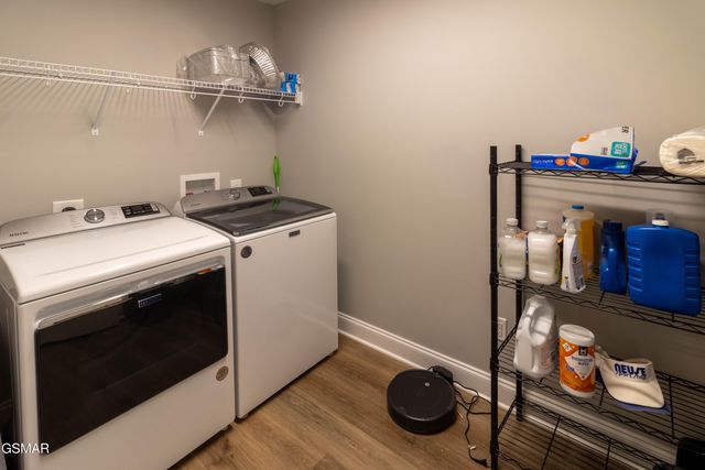 712 Snowflower Circle, Pigeon Forge, TN 37863