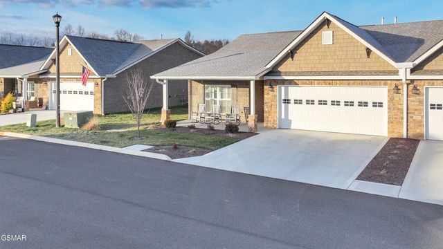 712 Snowflower Circle, Pigeon Forge, TN 37863