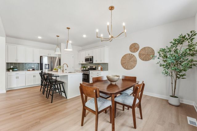 1539 Creekwood Dr, New Richmond, WI 54017