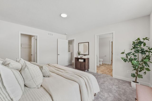 1539 Creekwood Dr, New Richmond, WI 54017