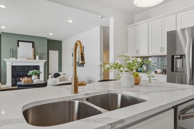 1539 Creekwood Dr, New Richmond, WI 54017