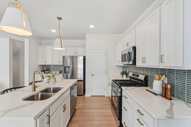 1539 Creekwood Dr, New Richmond, WI 54017