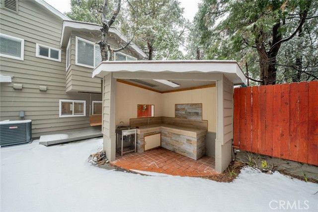 707 Rocky, Crestline, CA 92325