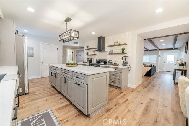 707 Rocky, Crestline, CA 92325