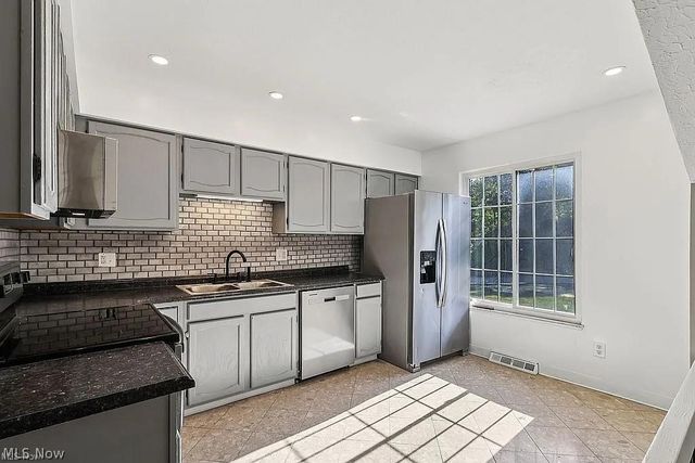 209 Greenbriar Court 209, Euclid, OH 44143