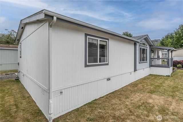 600 NE Saturn Lane, Bremerton, WA 98311