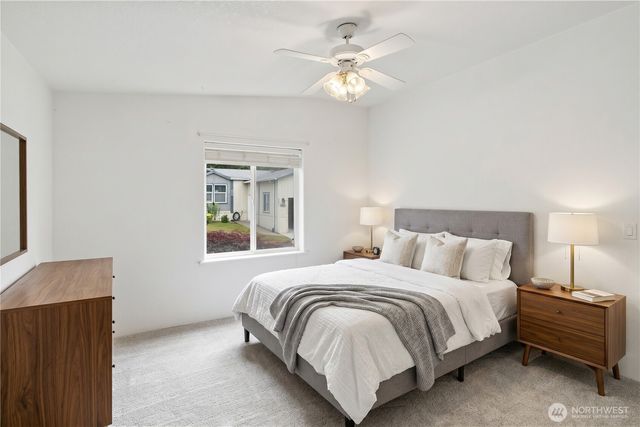 600 NE Saturn Lane, Bremerton, WA 98311