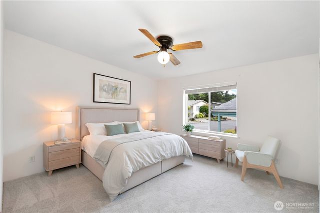 600 NE Saturn Lane, Bremerton, WA 98311