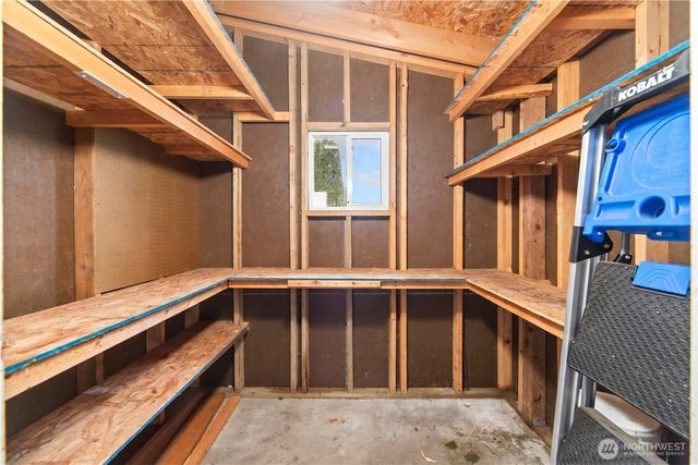 600 NE Saturn Lane, Bremerton, WA 98311