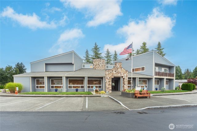 600 NE Saturn Lane, Bremerton, WA 98311