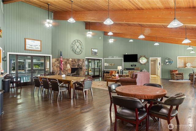 600 NE Saturn Lane, Bremerton, WA 98311