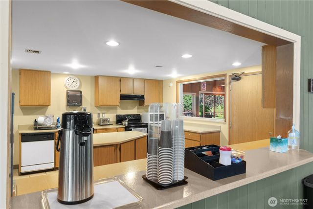 600 NE Saturn Lane, Bremerton, WA 98311