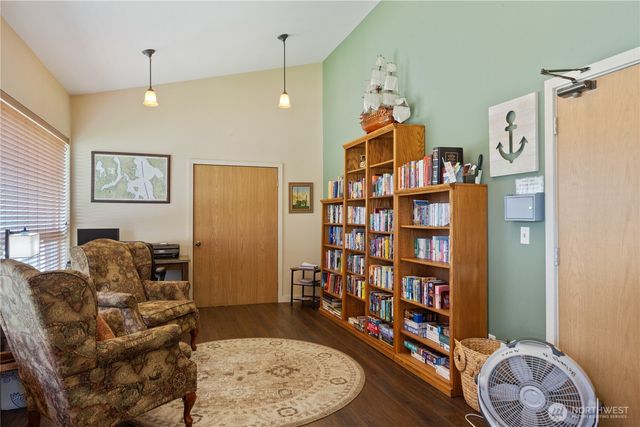 600 NE Saturn Lane, Bremerton, WA 98311