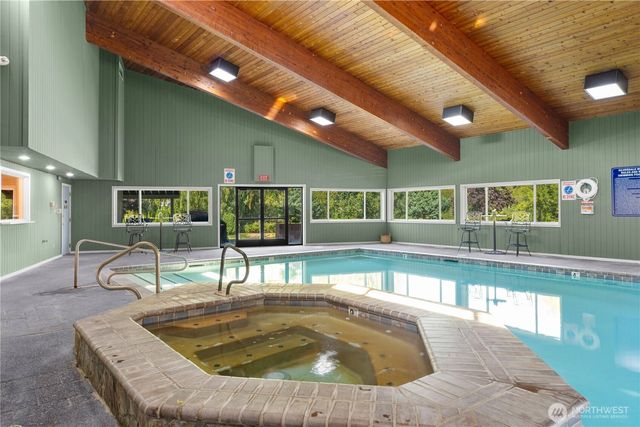600 NE Saturn Lane, Bremerton, WA 98311