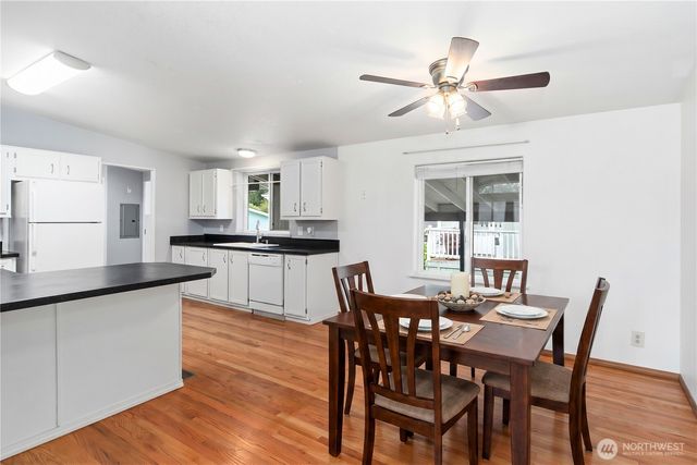 600 NE Saturn Lane, Bremerton, WA 98311