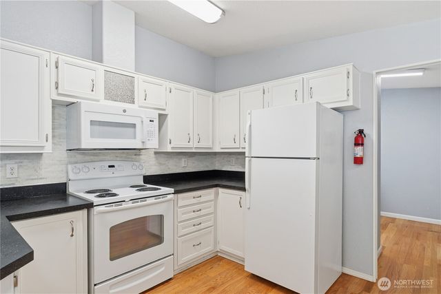 600 NE Saturn Lane, Bremerton, WA 98311