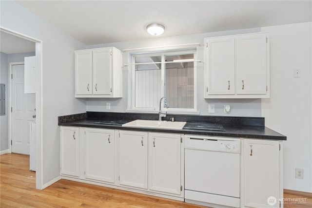 600 NE Saturn Lane, Bremerton, WA 98311