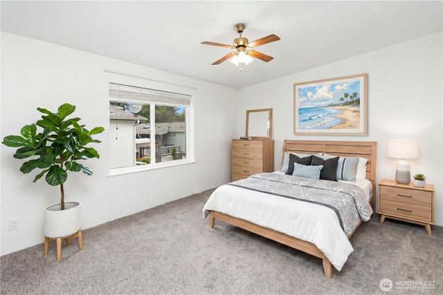600 NE Saturn Lane, Bremerton, WA 98311