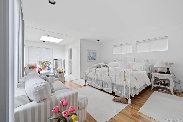23 Deerfield Way, Quogue, NY 11959