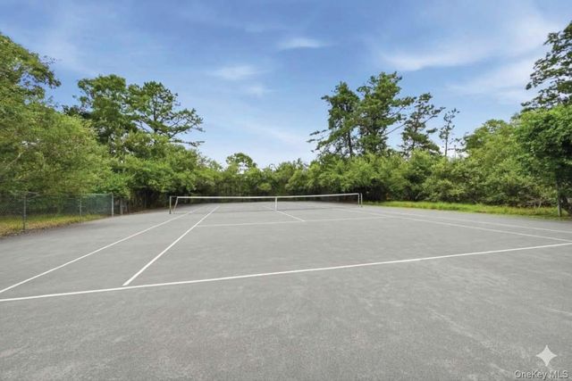 23 Deerfield Way, Quogue, NY 11959
