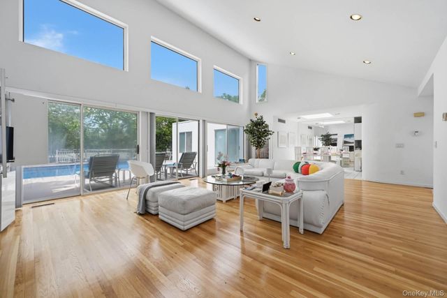 23 Deerfield Way, Quogue, NY 11959