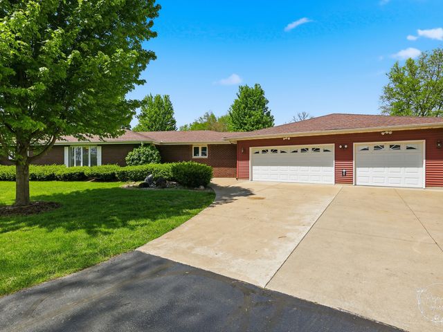 3143 W 1500N Road, Kankakee, IL 60901