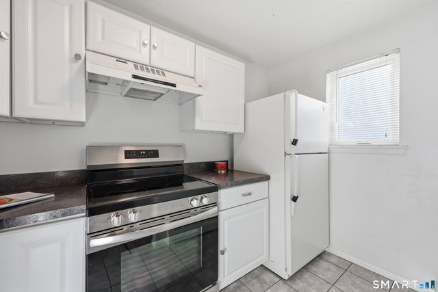 220 Main Street 2J, New Hartford, CT 06057