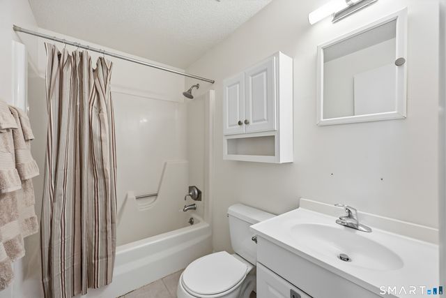 220 Main Street 2J, New Hartford, CT 06057