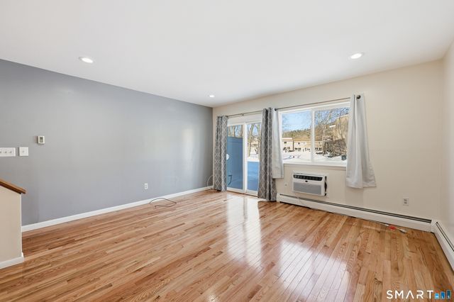 220 Main Street 2J, New Hartford, CT 06057