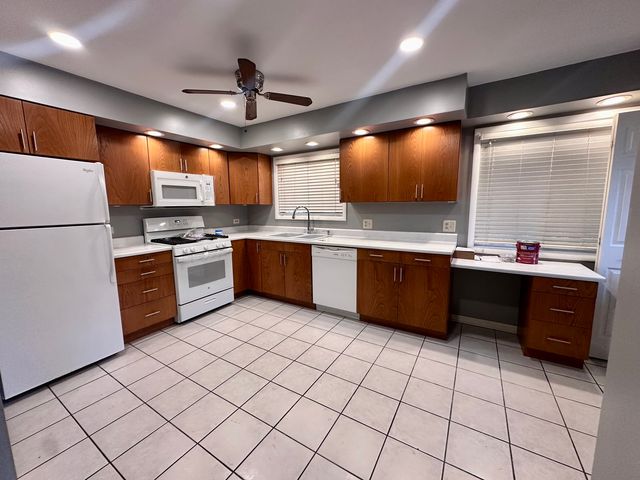 1702 W Oakton Street, Arlington Heights, IL 60004